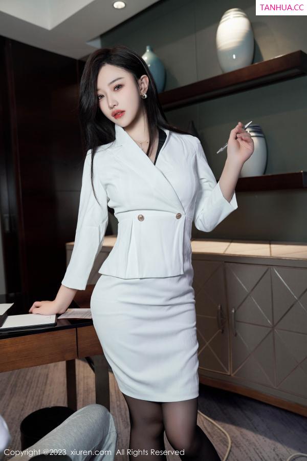  [XiuRen]高清写真图 2023.06.12 No.6900 妙可可Cheese 黑丝美腿第23张图片